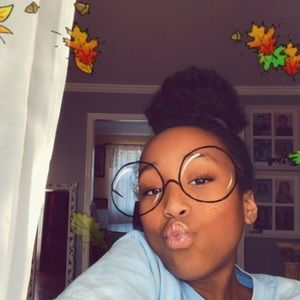 Meet your Posher, Janiaha